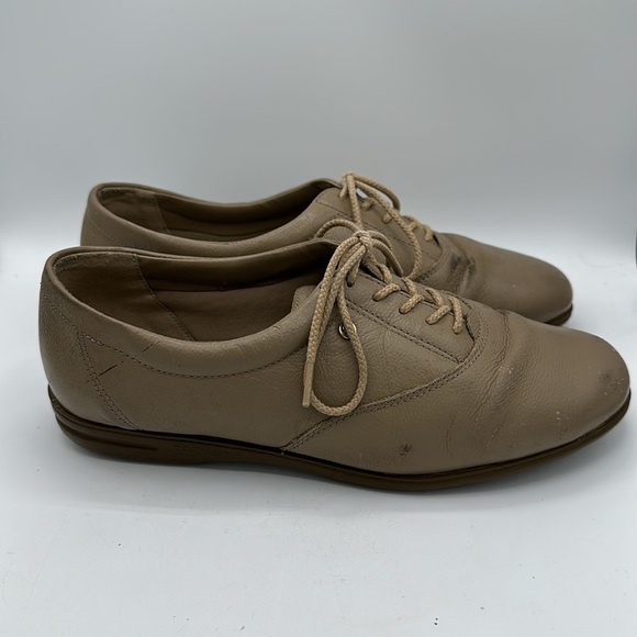 Easy Spirit Esmotion tan Oxford shoes, size 6 - Picture 5 of 9